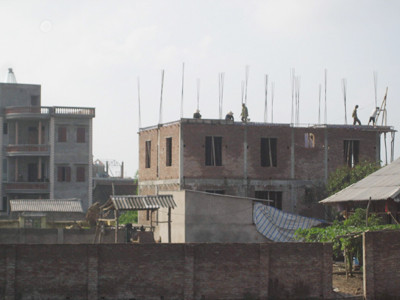 Hàng loạt nhà tầng được xây dựng tại làng Cự Đà. Ảnh: Kiến Nghĩa