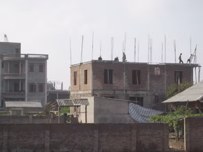 Hàng loạt nhà tầng được xây dựng tại làng Cự Đà. Ảnh: Kiến Nghĩa. Hàng loạt nhà tầng được xây dựng tại làng Cự Đà. Ảnh: Kiến Nghĩa