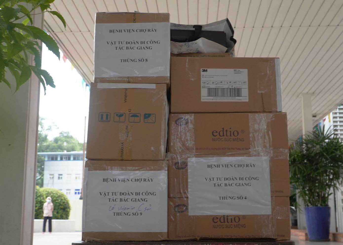 Vật tư y tế mang theo đi Bắc Giang.