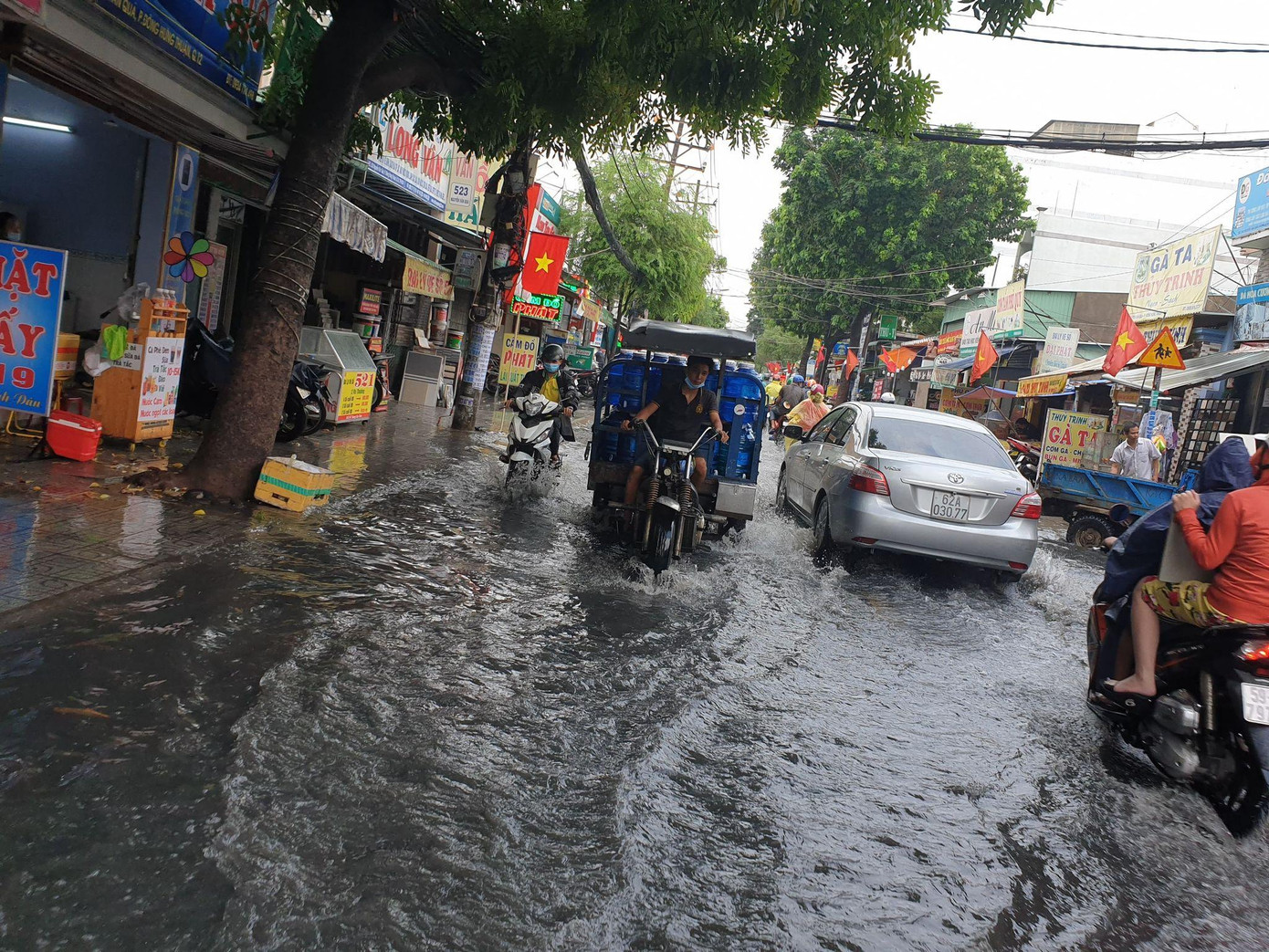 Để giải quyết tình trạng ngập, vào tháng 10/2020, UBND quận Thủ Đức (cũ) đã đầu tư 129 tỉ đồng để thay thế hệ thống cống thóa nước trên đường Tô Ngọc Vân.