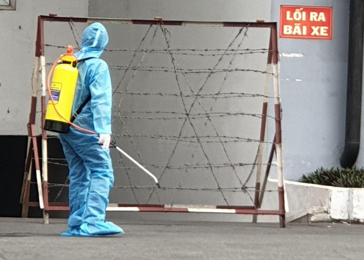 Liên quan đến chùm lây nhiễm tại Hội thánh truyền giáo Phục Hưng, ngành y tế đã xác định được hơn 400 người tiếp xúc với các trường hợp nghi mắc COVID-19 và đang tiến hành lấy mẫu xét nghiệm diện rộng ở những khu vực khoanh vùng.