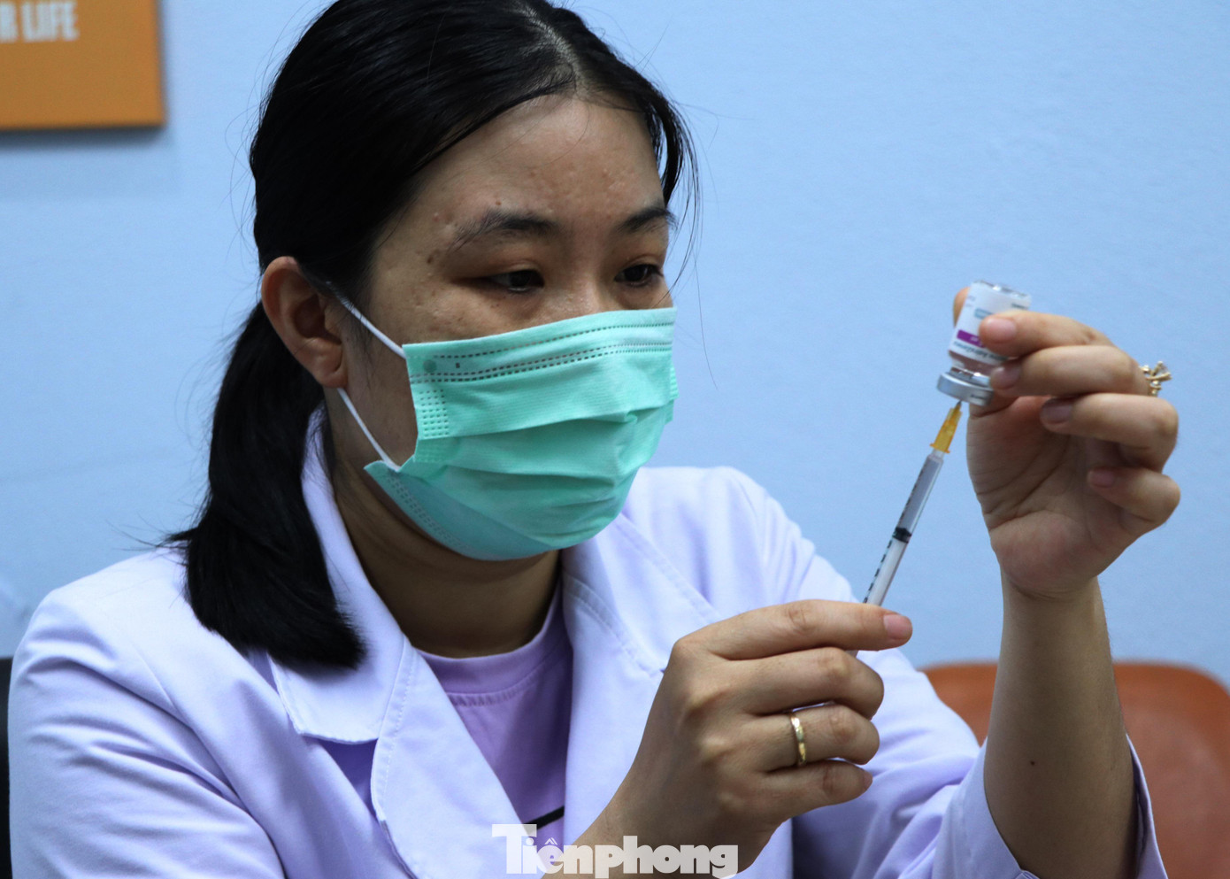 Trong đợt 2 của chiến dịch tiêm vắc xin COVID-19, Bộ Y tế đề nghị sở y tế 63 tỉnh, thành phố rà soát, thống kê đối tượng ưu tiên và tiêm miễn phí vắc xin.