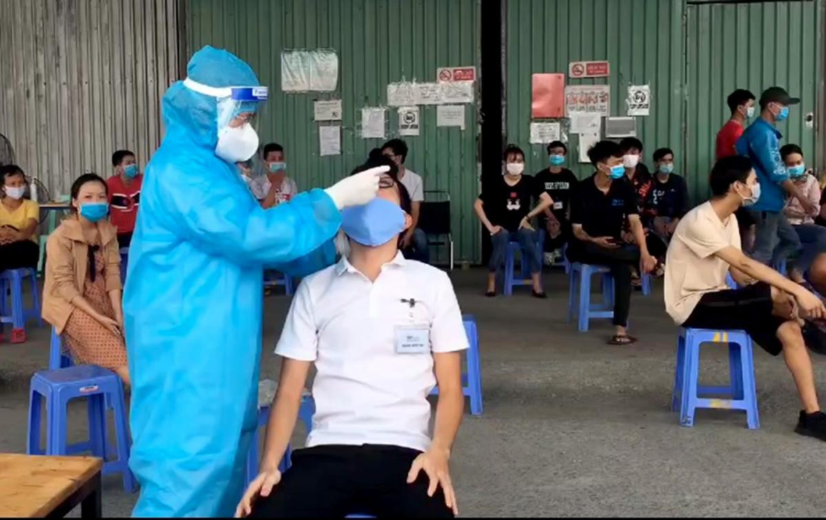 Ngành Y tế đang đẩy nhanh tiến độ lấy mẫu xét nghiệm tầm soát diện rộng cho người dân Gò Vấp.