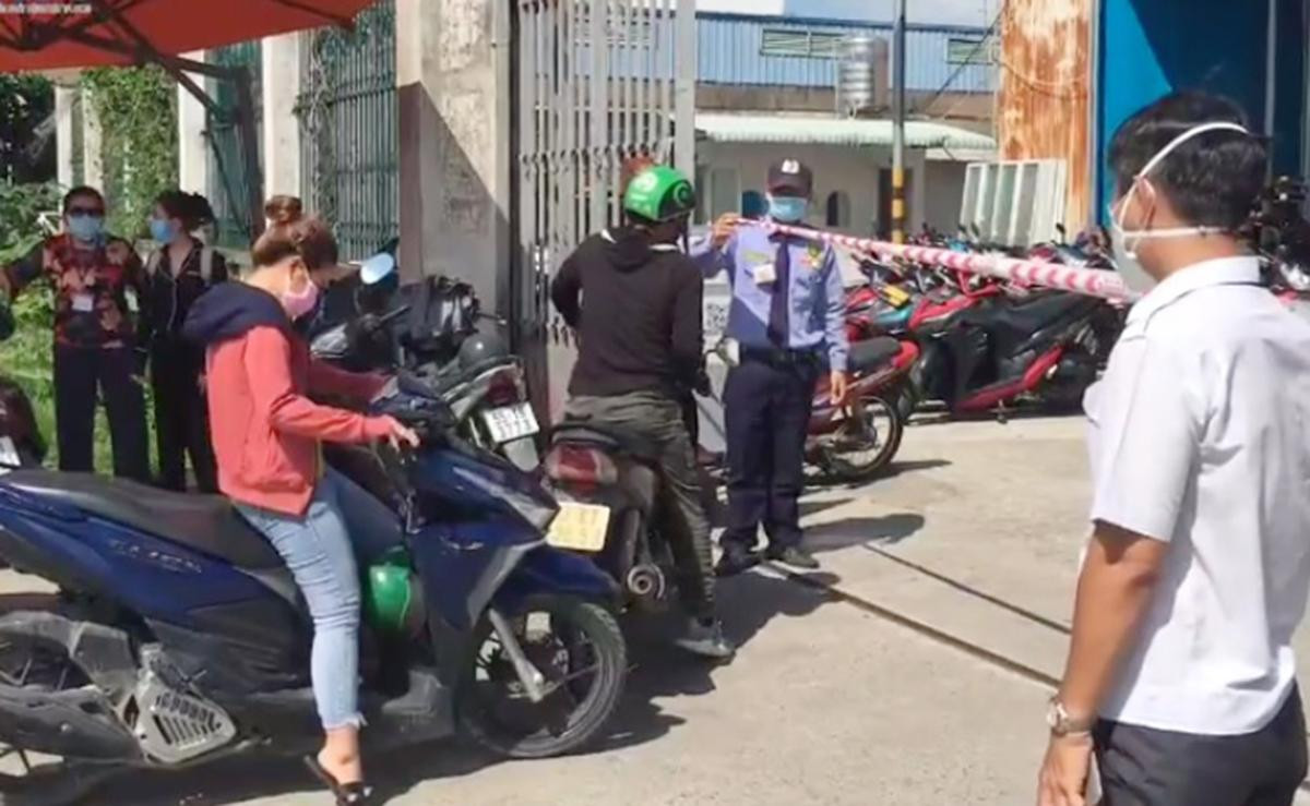 Gần 100 người làm chung công ty với ca nghi mắc COVID-19. Gần 100 người làm chung công ty với ca nghi mắc COVID-19.