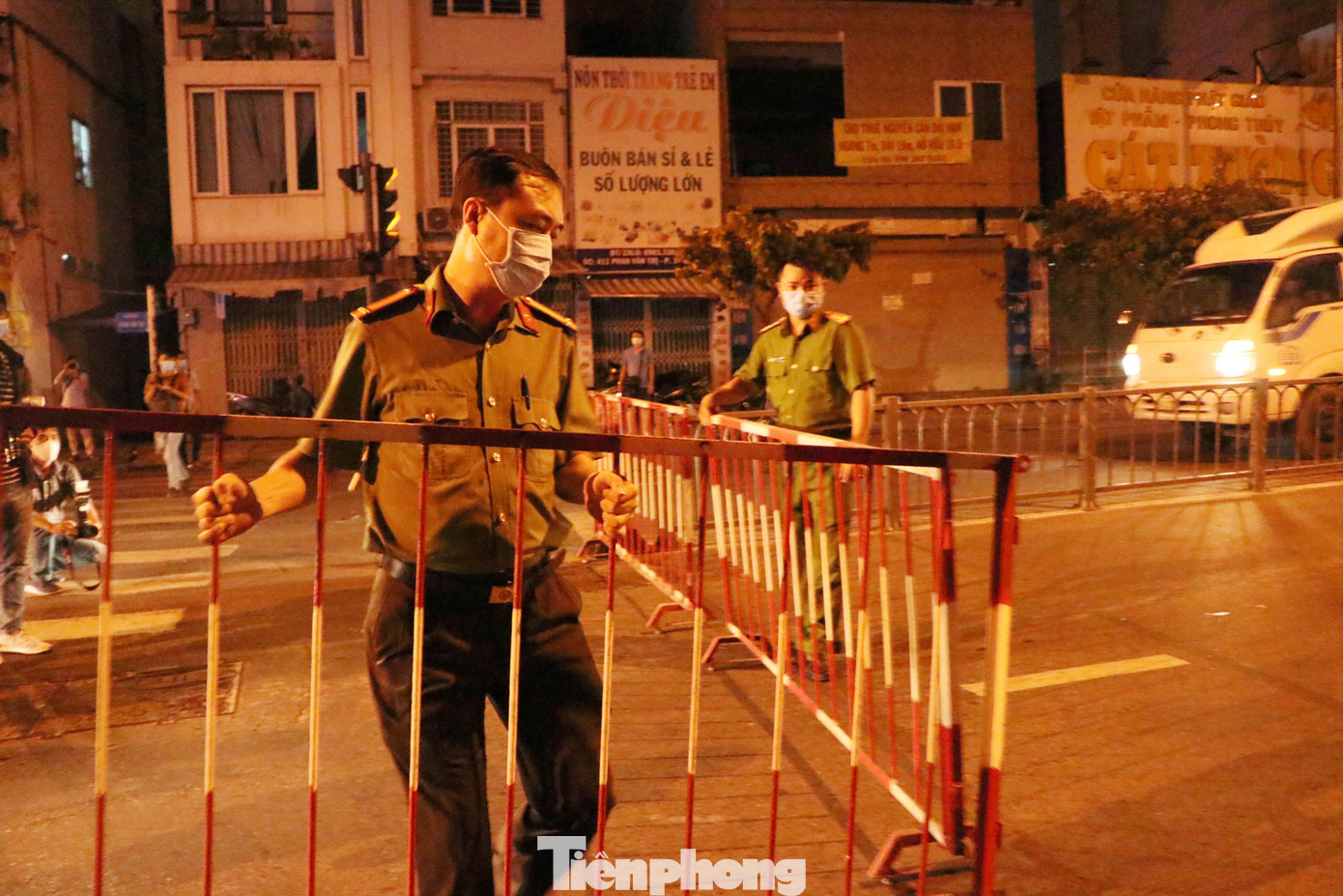 Tổng cộng có 9 chốt kiểm soát việc giãn cách xã hội theo Chỉ thị 16 của Chính phủ trên địa bàn quận Gò Vấp. Tổng cộng có 9 chốt kiểm soát việc giãn cách xã hội theo Chỉ thị 16 của Chính phủ trên địa bàn quận Gò Vấp.