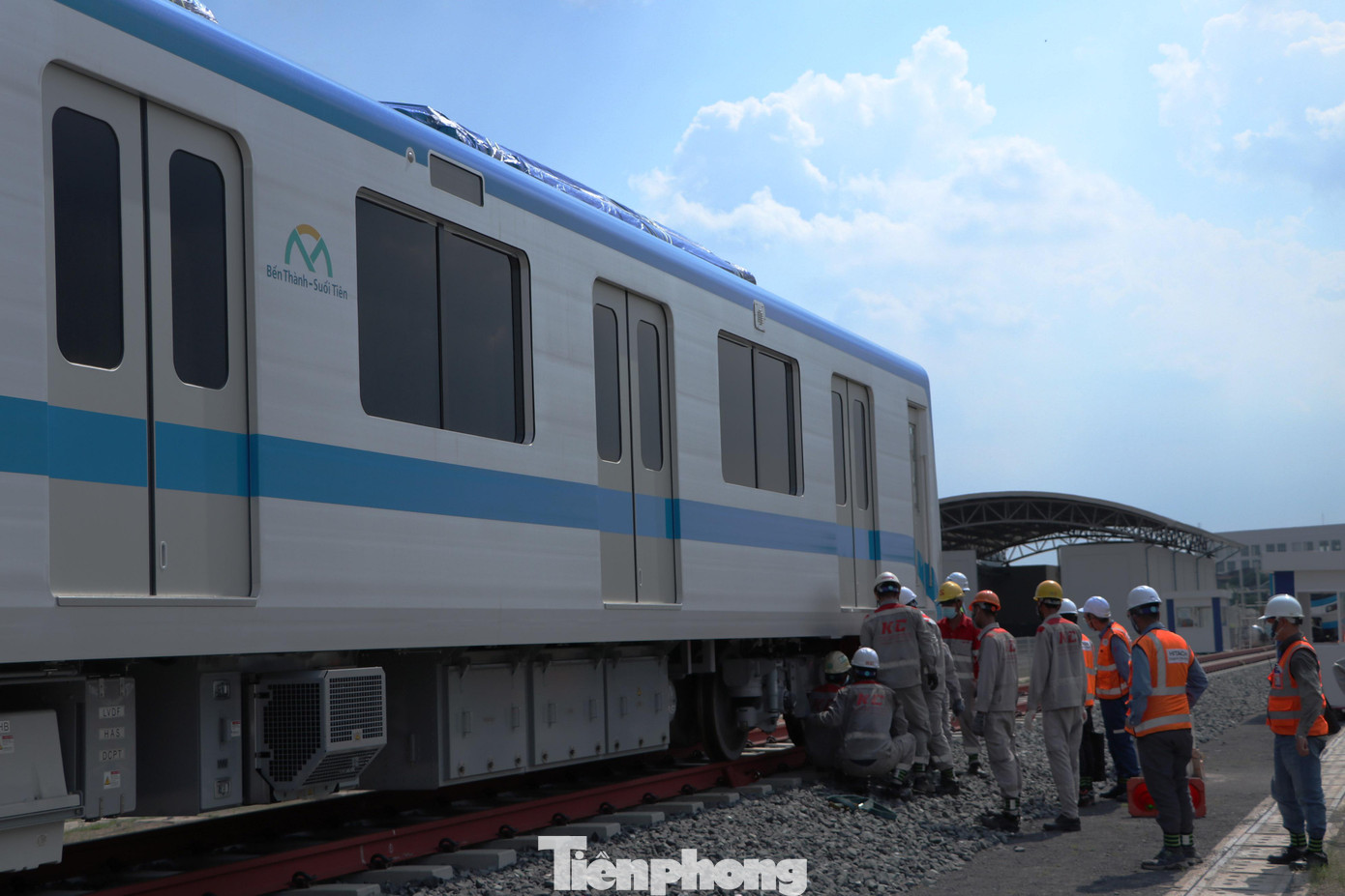 Đây là đoàn tàu số 2 và số 3 trong tổng số 17 đoàn tàu của tuyến Metro số 1 (Bến Thành - Suối Tiên) được nhập về Việt Nam. Đây là đoàn tàu số 2 và số 3 trong tổng số 17 đoàn tàu của tuyến Metro số 1 (Bến Thành - Suối Tiên) được nhập về Việt Nam.