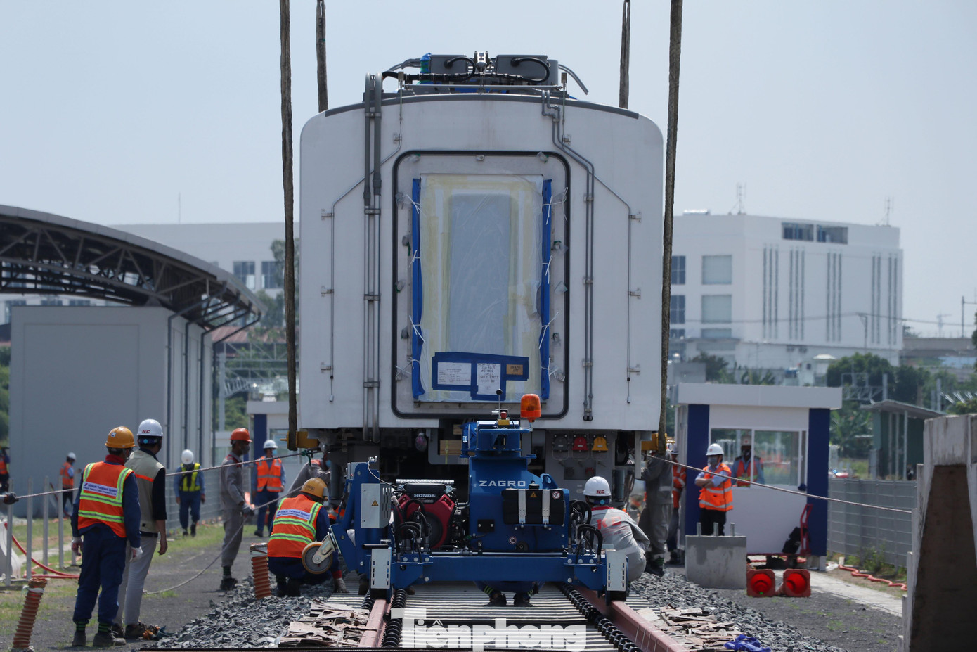 Từ thời điểm này, công tác sản xuất, kiểm tra và nhập các đoàn tàu tiếp theo về Việt Nam sẽ được tăng tốc theo tiến độ thực hiện của Dự án. Từ thời điểm này, công tác sản xuất, kiểm tra và nhập các đoàn tàu tiếp theo về Việt Nam sẽ được tăng tốc theo tiến độ thực hiện của Dự án.