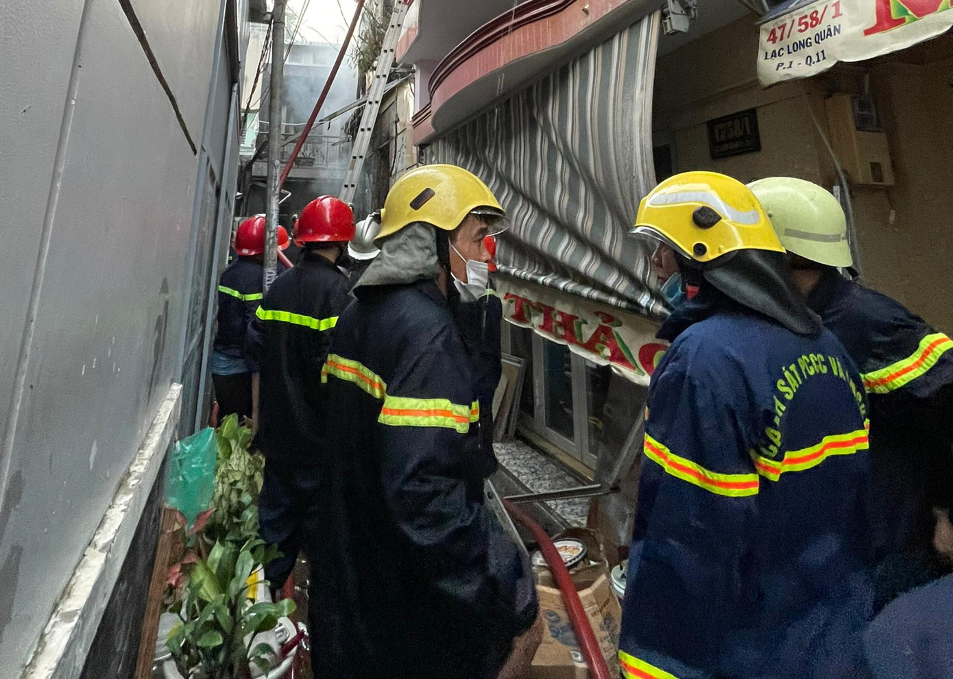 Dù Cảnh sát PCCC&amp;CNCH đã cố gắng dập lửa nhanh chóng nhưng không cứu được các nạn nhân do căn nhà không có lối thoát hiểm.