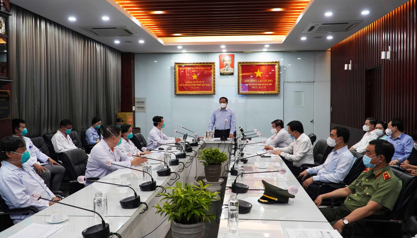 Toàn cảnh buổi làm việc của Thủ tướng tại Bệnh viện Chợ Rẫy. Ảnh: An Mỹ.