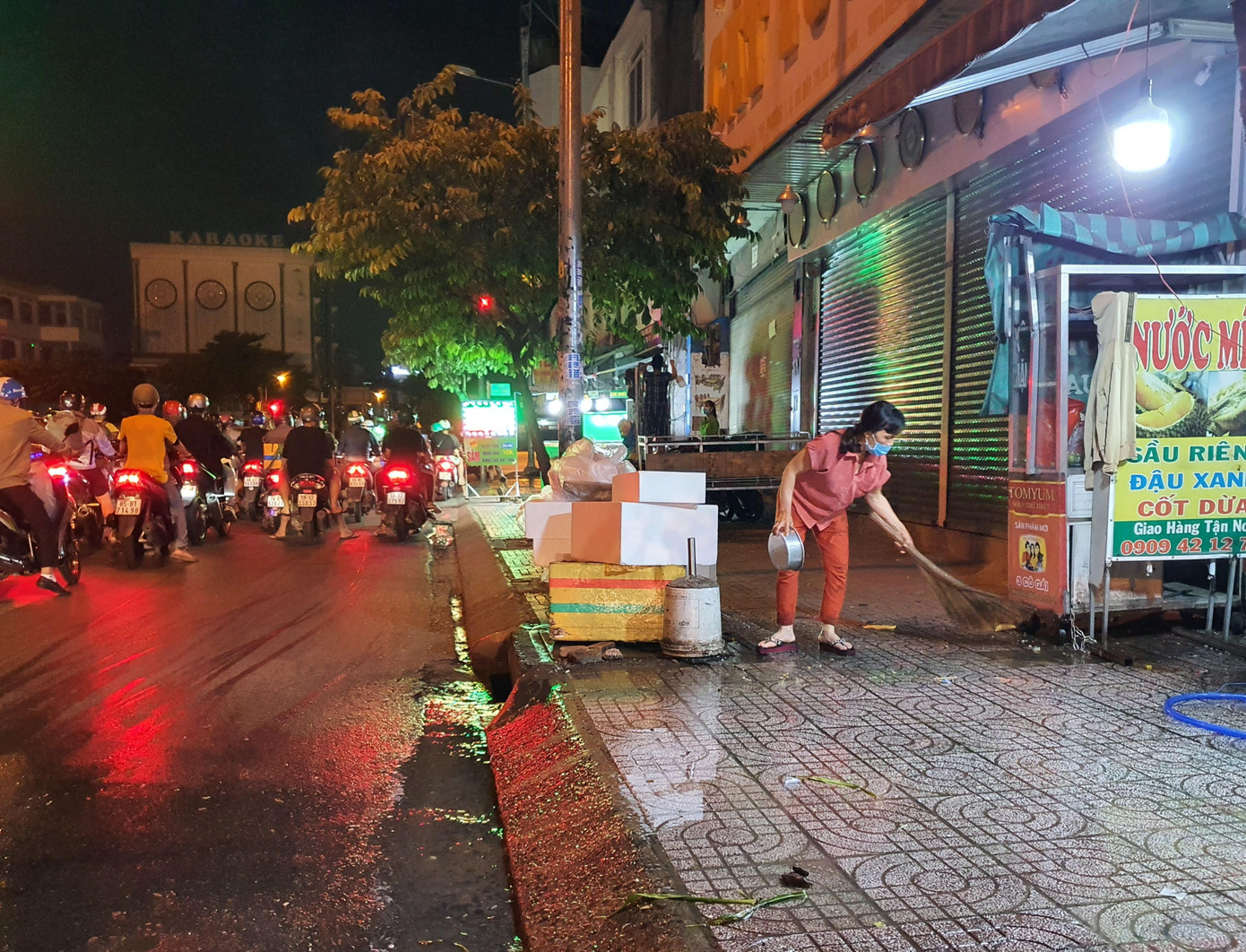 Sau khi UBND TPHCM chỉ đạo áp dụng lệnh giãn cách theo chỉ thị 16, người dân Gò Vấp đã chuẩn bị tinh thần để dọn dẹp, đóng cửa ngừng kinh doanh.