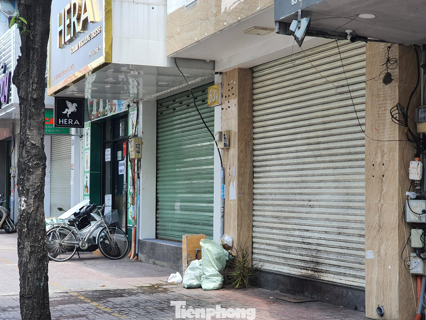 Dịch COVID-19 khiến việc kinh doanh ế ẩm, nhiều cửa hàng kinh doanh các dịch vụ khác như cưới hỏi, làm đẹp, thời trang... cũng đóng cửa ngừng kinh doanh.