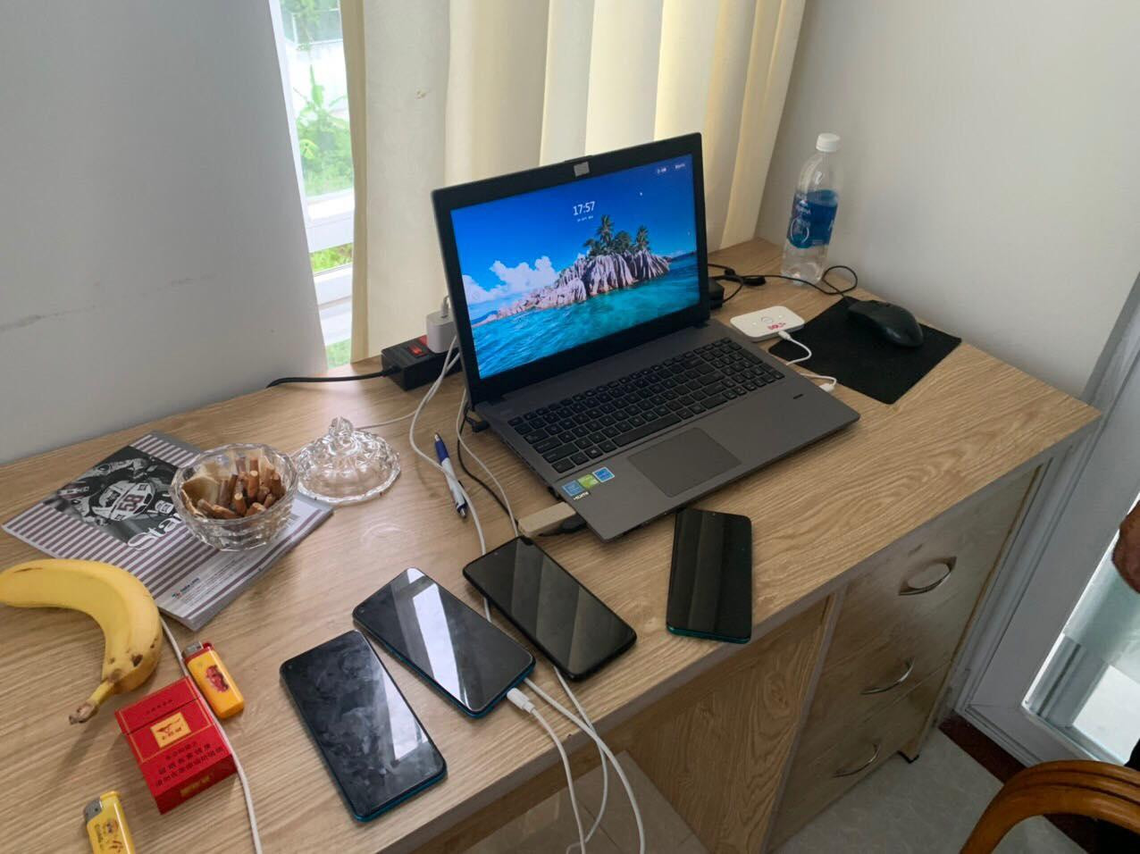 Nhiều tang vật, tài liệu bị thu giữ. Nhiều tang vật, tài liệu bị thu giữ.