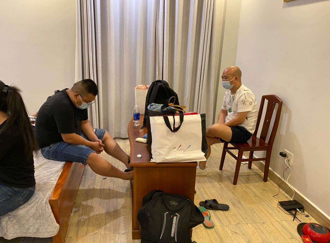 Công an đang điều tra, truy tìm kẻ cầm đầu đường dây. Công an đang điều tra, truy tìm kẻ cầm đầu đường dây.