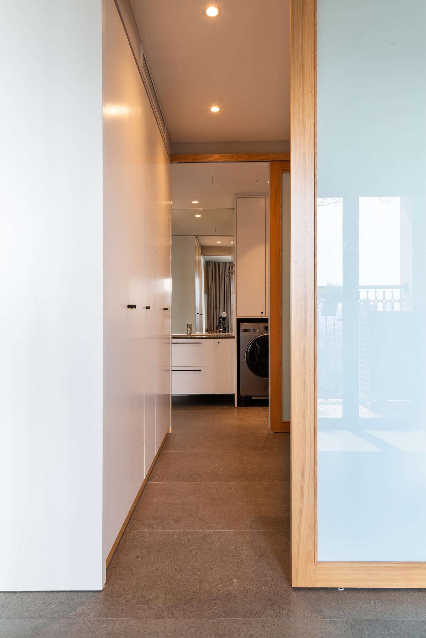 Nhờ đó, các không gian trong căn hộ được liên kết với nhau.