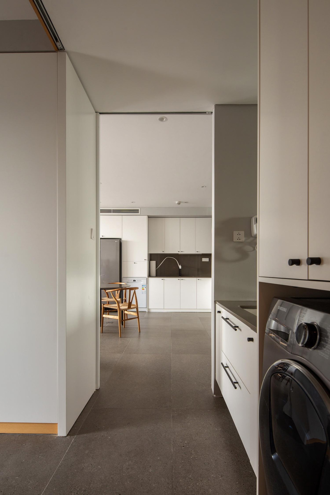 So với trước, căn hộ gọn gàng và nhẹ nhàng hơn.