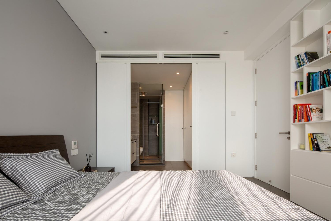 Cửa lùa tạo cảm giác nhẹ nhàng và tiết kiệm không gian.