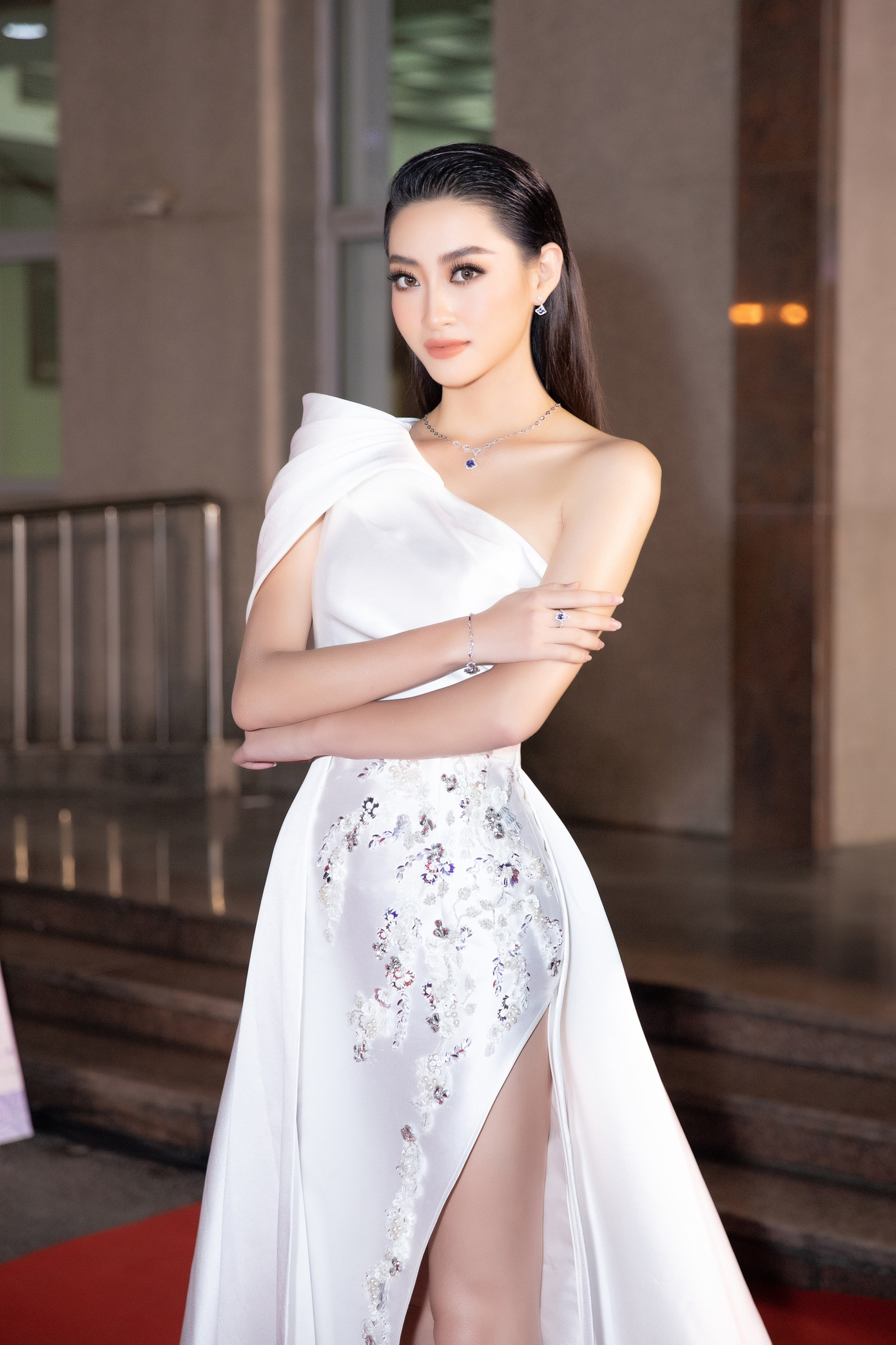 Hoa hậu Việt Nam 2016 Đỗ Mỹ Linh Miss World Việt Nam 2019 Lương Thuỳ Linh Bà Phạm Kim Dung - Phó Trưởng BTC Hoa hậu Việt Nam 2020 Người đẹp Nhân ái Nguyễn Thúc Thuỳ Tiên Đạo diễn âm nhạc Phúc Bồ 35 thí sinh vào Vòng Chung kết toàn quốc Hoa hậu Việt Nam năm 2020 ảnh 31