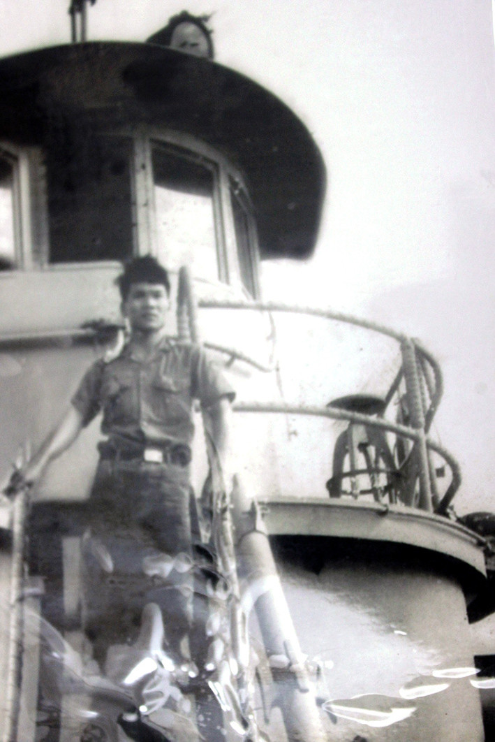 Ông Rê trên con tàu cứu hộ năm 1974 