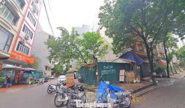 4 lô đất trúng đấu giá thuộc khu X4 phường Mai Dịch (quận Cầu Giấy, Hà Nội), người dân đã bỏ cọc.