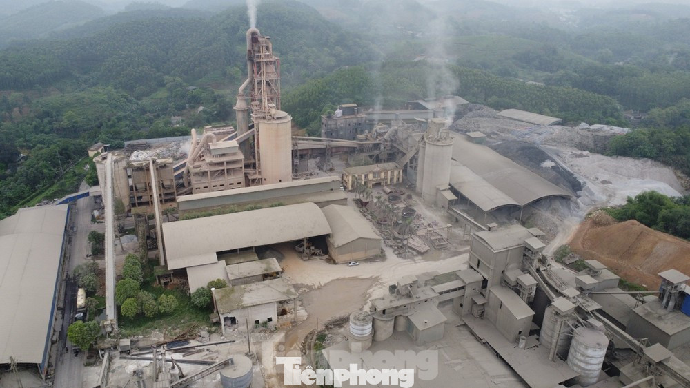 Công ty cổ phần xi măng và khoáng sản Yên Bái. Ảnh: Văn Đức. Công ty cổ phần xi măng và khoáng sản Yên Bái. Ảnh: Văn Đức.