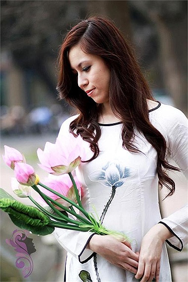 Cô gái xinh đẹp chia sẻ lý do chọn nghề báo bởi sự đam mê và yêu nghề. Trong gia đình, anh trai của Huyền Anh cũng là một nhà báo