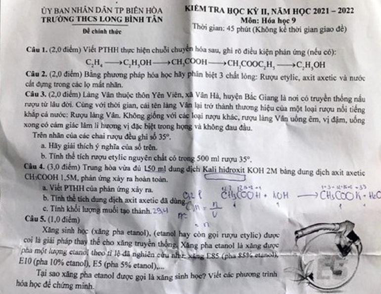 Đề kiểm tra học kỳ II môn Hóa đang được bàn luận rất nhiều trên các diễn đàn (Ảnh: VietNamNet) Đề kiểm tra học kỳ II môn Hóa đang được bàn luận rất nhiều trên các diễn đàn (Ảnh: VietNamNet)