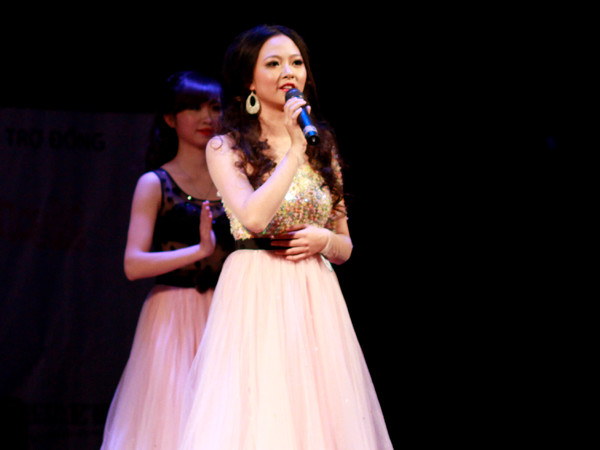 Lê Phương Thảo lại có câu hỏi ứng xử bàn về vấn đề nhạy cảm đó là người mẫu chụp ảnh nude. Thảo cho răng chụp ảnh nude sẽ đẹp khi có mục đích hướng thiện và cách thể hiện đẹp