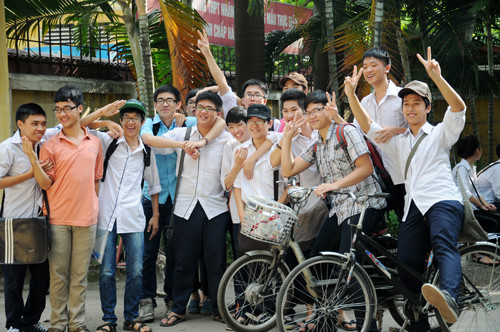 Những nụ cười tươi hồn nhiên của sĩ tử trước ngày thi tốt nghiệp. Ảnh: Tuấn Nguyễn