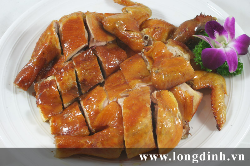 Ấn tượng với gà quay da giòn Long Đình