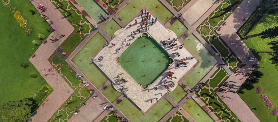 Rất nhiều lối đi được xây dựng quanh khu vườn và du khách cần phải lên lộ trình từ trước nếu muốn tham quan được hết nơi đây