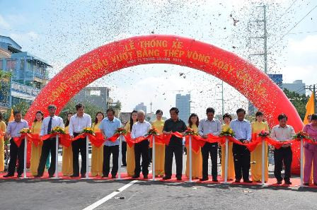 8h sáng 19/10, TPHCM tiến hành làm lễ thông xe cầu vượt tại vòng xoay Cây Gõ