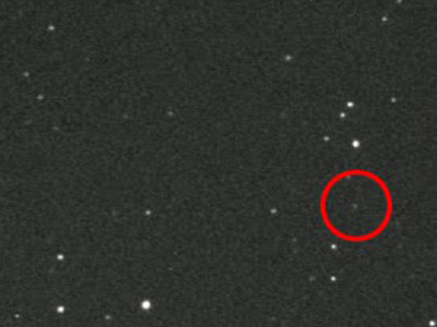 Hình ảnh tiểu hành tinh (khoanh tròn) được các nhà thiên văn ghi lại