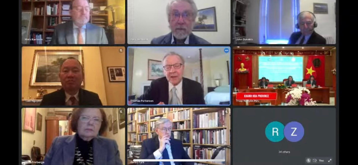 Ảnh chụp từ màn hình: Các đại biểu tham dự phiên thảo luận