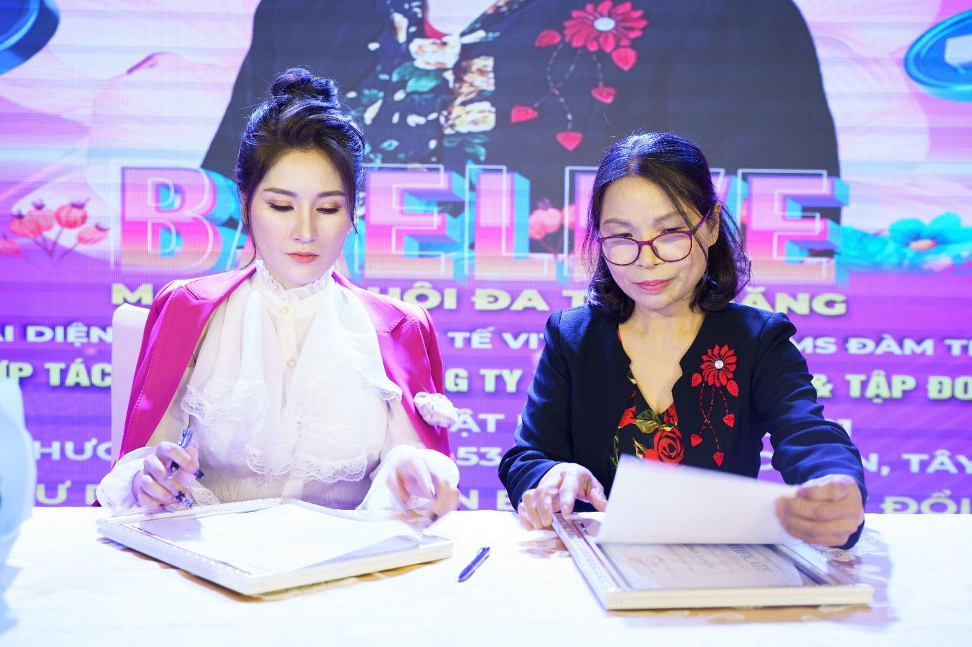 Ký kết hợp tác với Tập đoàn Vital Group Ký kết hợp tác với Tập đoàn Vital Group