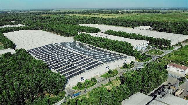 Vinamilk đã triển khai lắp đặt hệ thống năng lượng mặt trời trên mái chuồng trại tại tất cả trang trại bò sữa trên cả nước