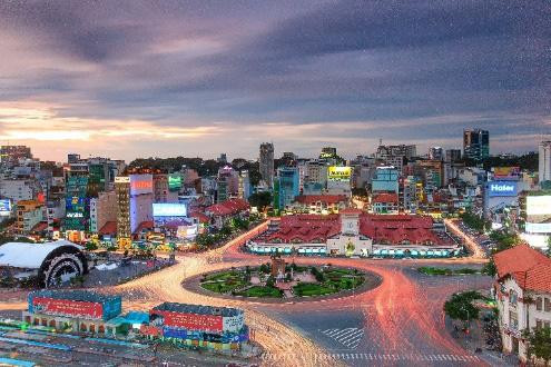 Vòng xoay chợ Bến Thành - biểu tượng vượt thời gian giữa bức tranh Sài Gòn sôi động