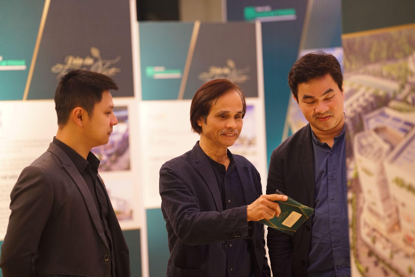 GS.TS.KTS Doãn Minh Khôi - Uỷ viên Ban thường vụ Hội Kiến trúc sư Việt Nam - Viện trưởng Viện Quy hoạch và Kiến trúc Đô thị (UAI) - Trường ĐH Xây dựng Hà Nội trao đổi cùng các kiến trúc sư về các phương án dự thi GS.TS.KTS Doãn Minh Khôi - Uỷ viên Ban thường vụ Hội Kiến trúc sư Việt Nam - Viện trưởng Viện Quy hoạch và Kiến trúc Đô thị (UAI) - Trường ĐH Xây dựng Hà Nội trao đổi cùng các kiến trúc sư về các phương án dự thi