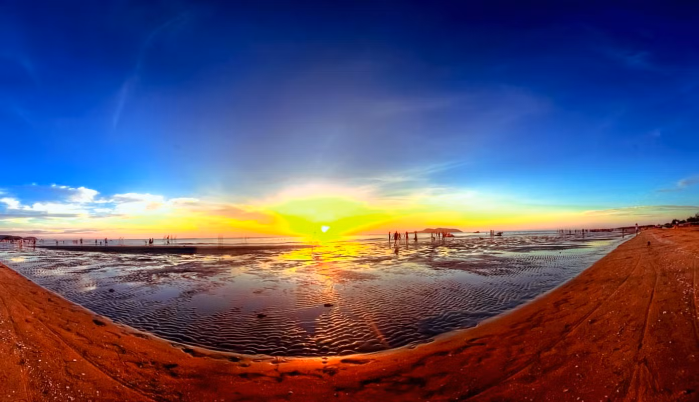 Đón đợi thủy triều lên dọc bãi cát tinh khôi mỗi sáng mai yên lành ven biển Cửa Lò. Cảm giác bình yên đến lạ, để lại trong tâm thức của du khách kỷ niệm, ấn tượng khó quên Đón đợi thủy triều lên dọc bãi cát tinh khôi mỗi sáng mai yên lành ven biển Cửa Lò. Cảm giác bình yên đến lạ, để lại trong tâm thức của du khách kỷ niệm, ấn tượng khó quên