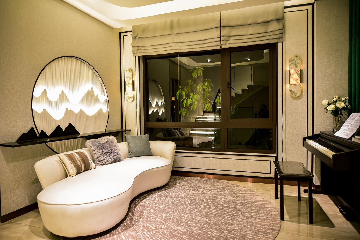 Thiết kế tại khu vực sinh hoạt chung lầu 1 hướng đến sự thoải mái và ấm cúng cho cả gia đình. Gia chủ có thể tùy ý chuyển đổi thành phòng học, làm việc hoặc giải trí,…