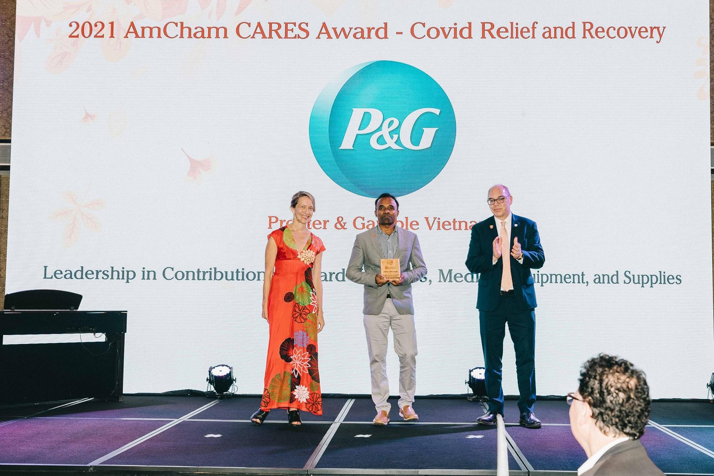 P&amp;G Việt Nam nhận giải thưởng Amcham Vietnam Cares 2021
