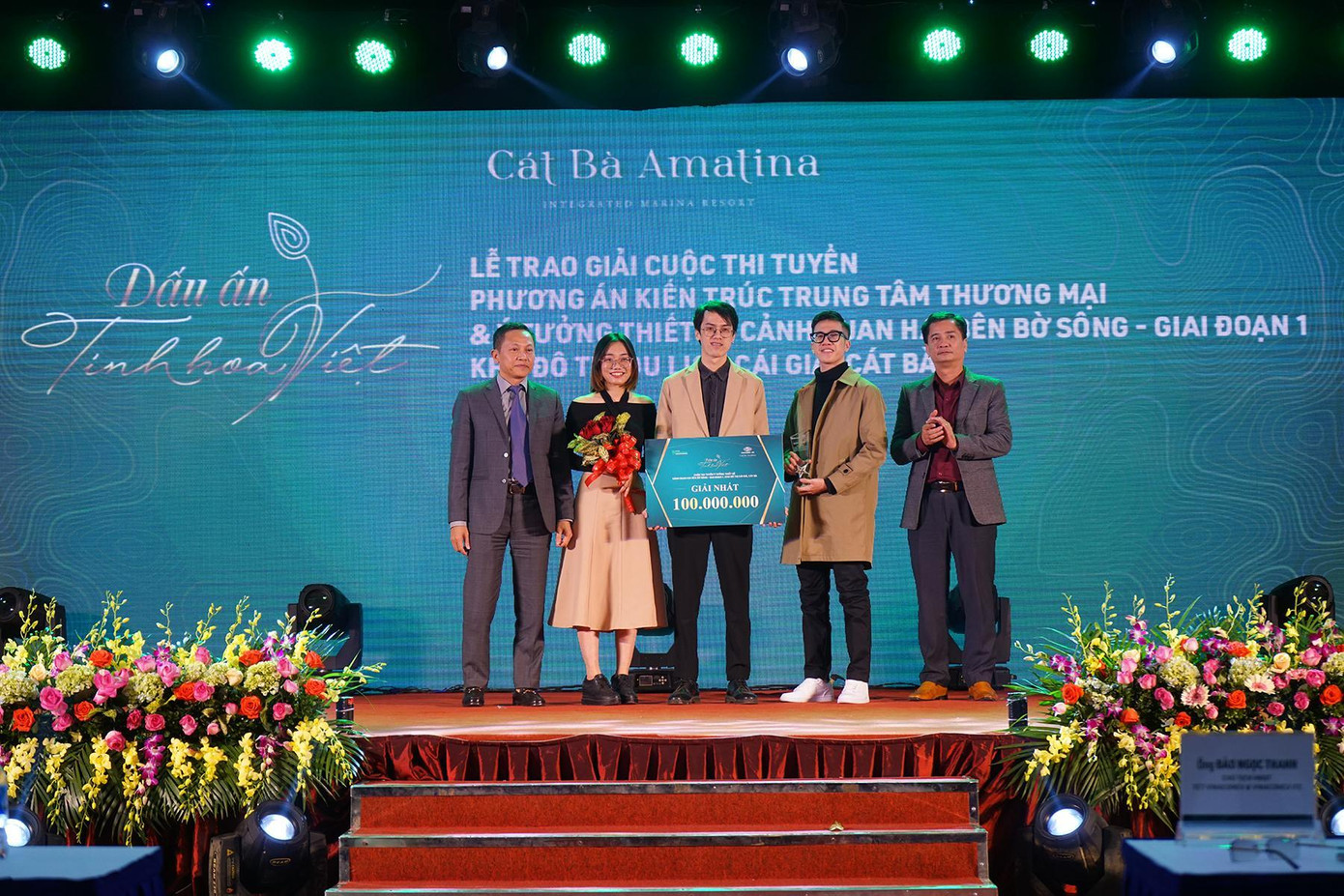 Nhóm sinh viên Trường Đại học Xây dựng đạt Giải Nhất Cuộc thi Ý tưởng thiết kế cảnh quan hai bên bờ sông giai đoạn 1 – Khu đô thị Cát Bà Amatina. Nhóm sinh viên Trường Đại học Xây dựng đạt Giải Nhất Cuộc thi Ý tưởng thiết kế cảnh quan hai bên bờ sông giai đoạn 1 – Khu đô thị Cát Bà Amatina.