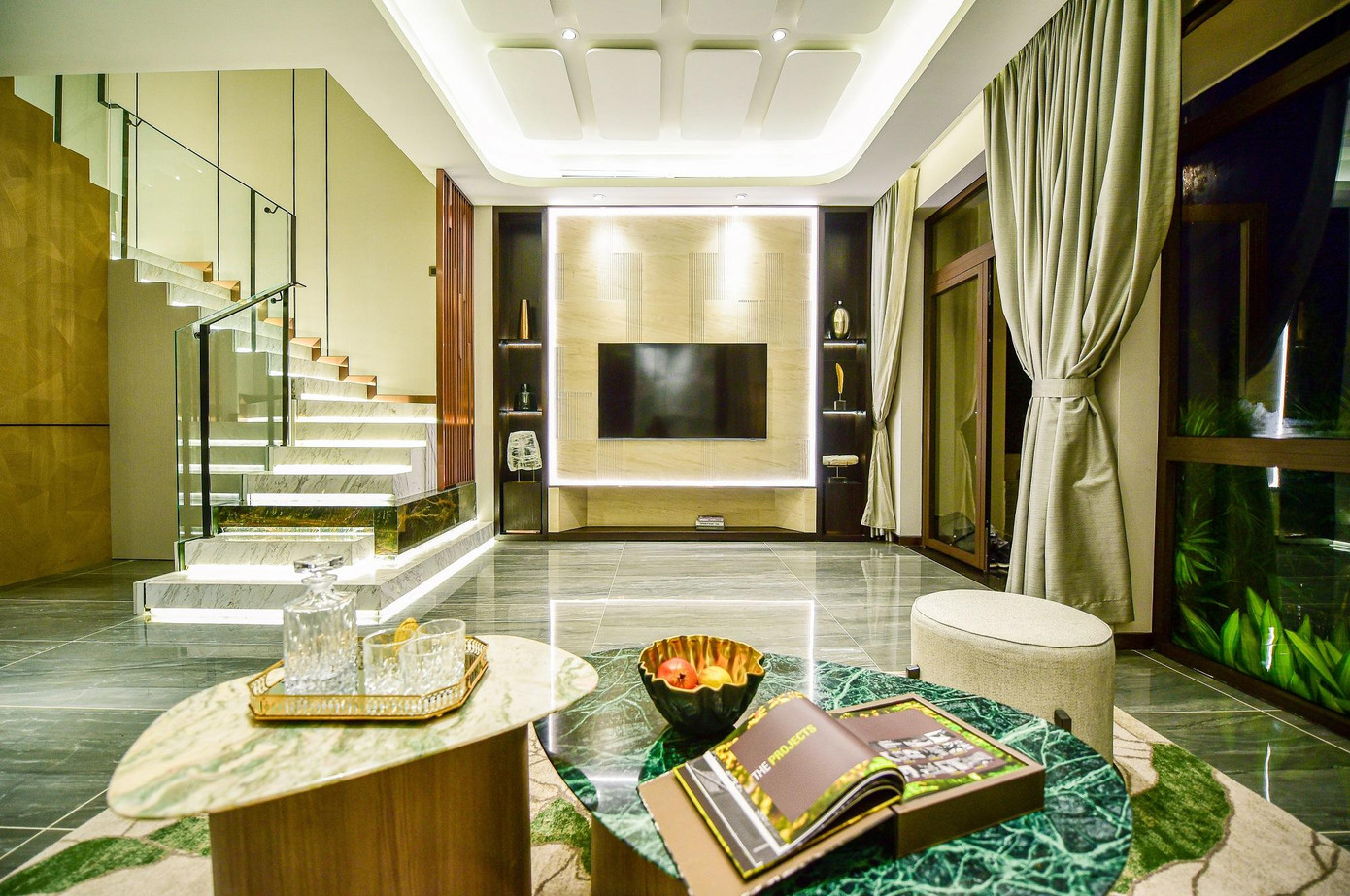 Phòng khách được bài trí đơn giản và nhẹ nhàng tạo nên không gian tiếp khách thật rộng rãi nhưng không kém phần tinh tế, trang nhã.