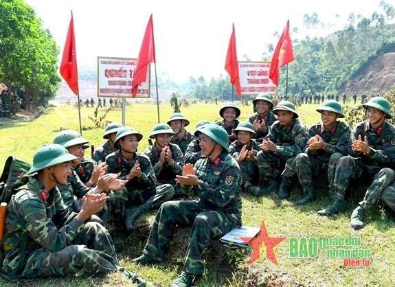 Nói chuyện truyền thống động viên bộ đội trên bãi tập. Ảnh minh họa: qdnd.vn Nói chuyện truyền thống động viên bộ đội trên bãi tập. Ảnh minh họa: qdnd.vn