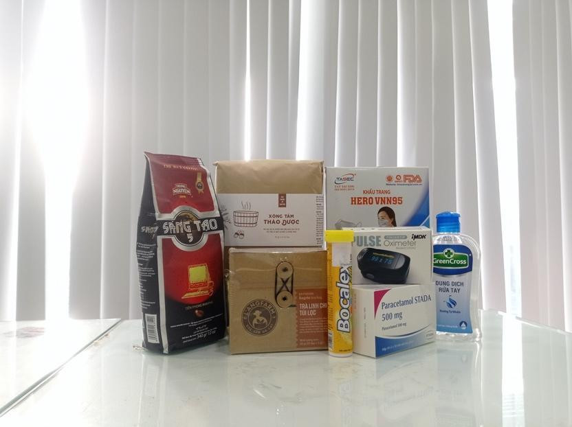 Gói quà tình thân gồm thuốc men và các sản phẩm chăm sóc sức khỏe được gửi tặng tới các nhân viên và đối tác của DVL Gói quà tình thân gồm thuốc men và các sản phẩm chăm sóc sức khỏe được gửi tặng tới các nhân viên và đối tác của DVL
