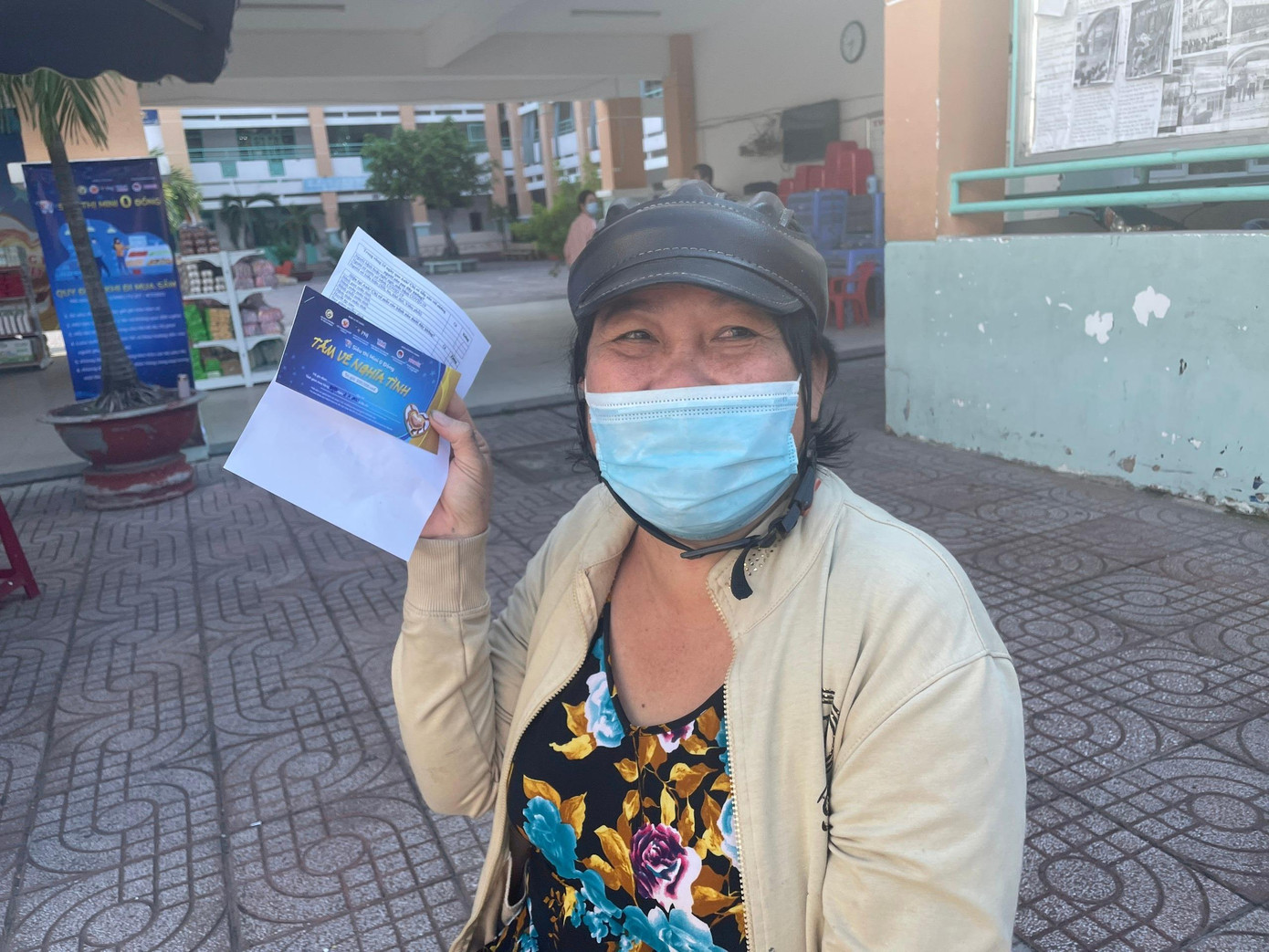 Niềm vui khi nhận được tấm vé nghĩa tình