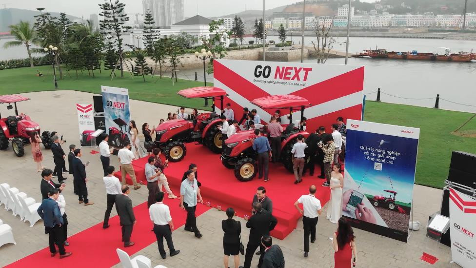 Ra mắt máy kéo YM3 tại Hạ Long