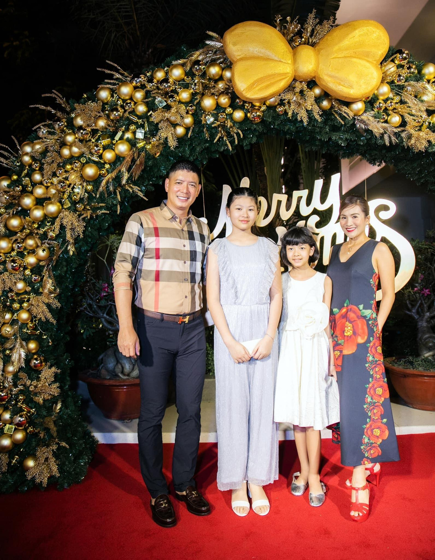 Gia đình hạnh phúc của MC Bình Minh và CEO Anh Thơ.