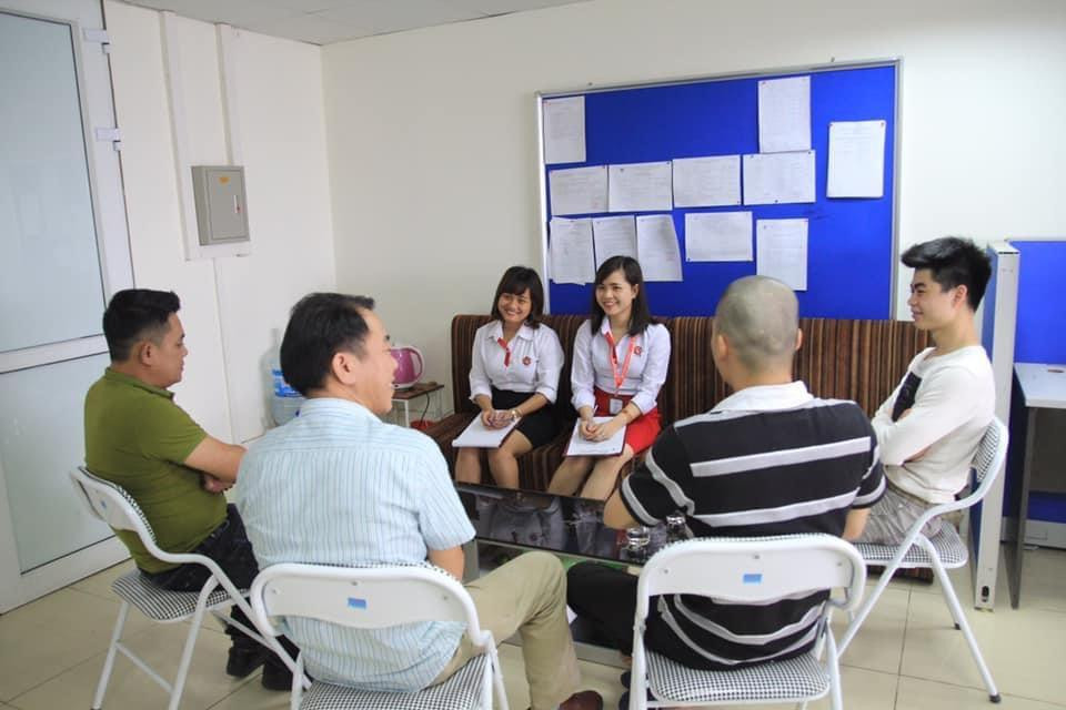 Các chuyên gia của Viện PSD tư vấn cho học viên điều trị cai nghiện tại Viện