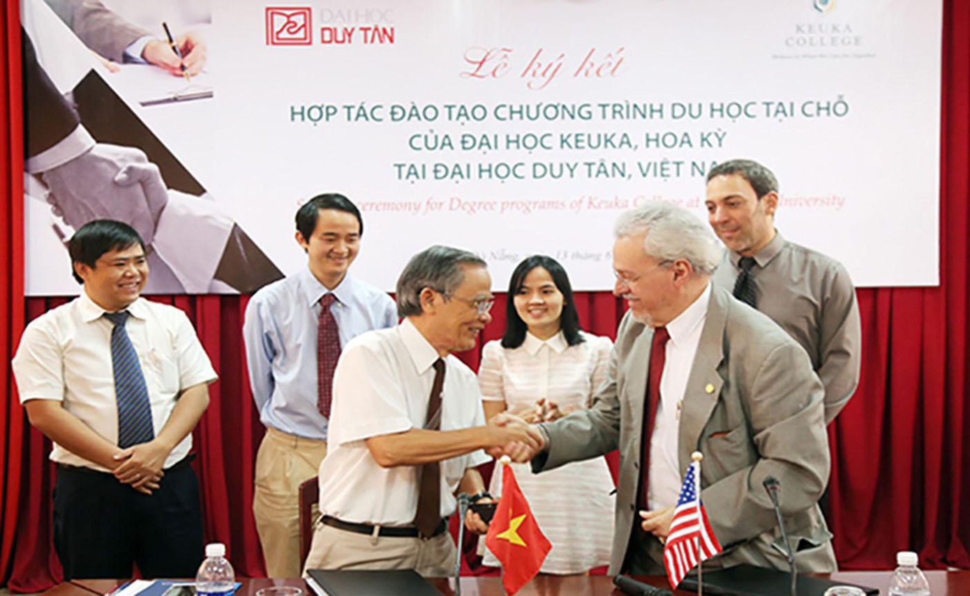 Ký kết với ĐH Troy và ĐH Keuka triển khai chương trình Du học Tại chỗ đang mang đến những cơ hội học tập chất lượng cho sinh viên Duy Tân