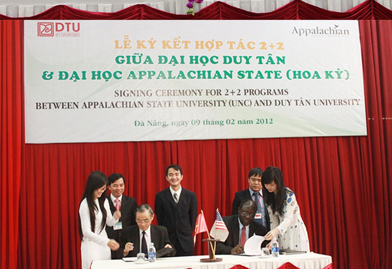 Hợp tác với các đại học danh tiếng trên thế giới đang mang đến nhiều hiệu quảtrong công tác đào tạo và nâng cao trình độ cho sinh viên Duy Tân